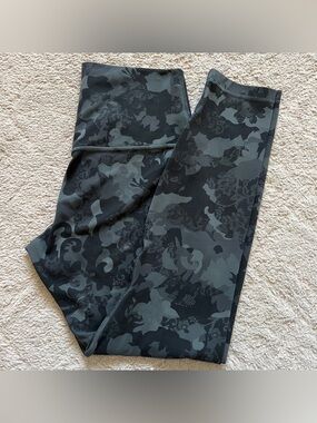 Lululemon Athletic Camo High Rise Leggings Sporty Workout Gym Outdoor Yoga Sz 8